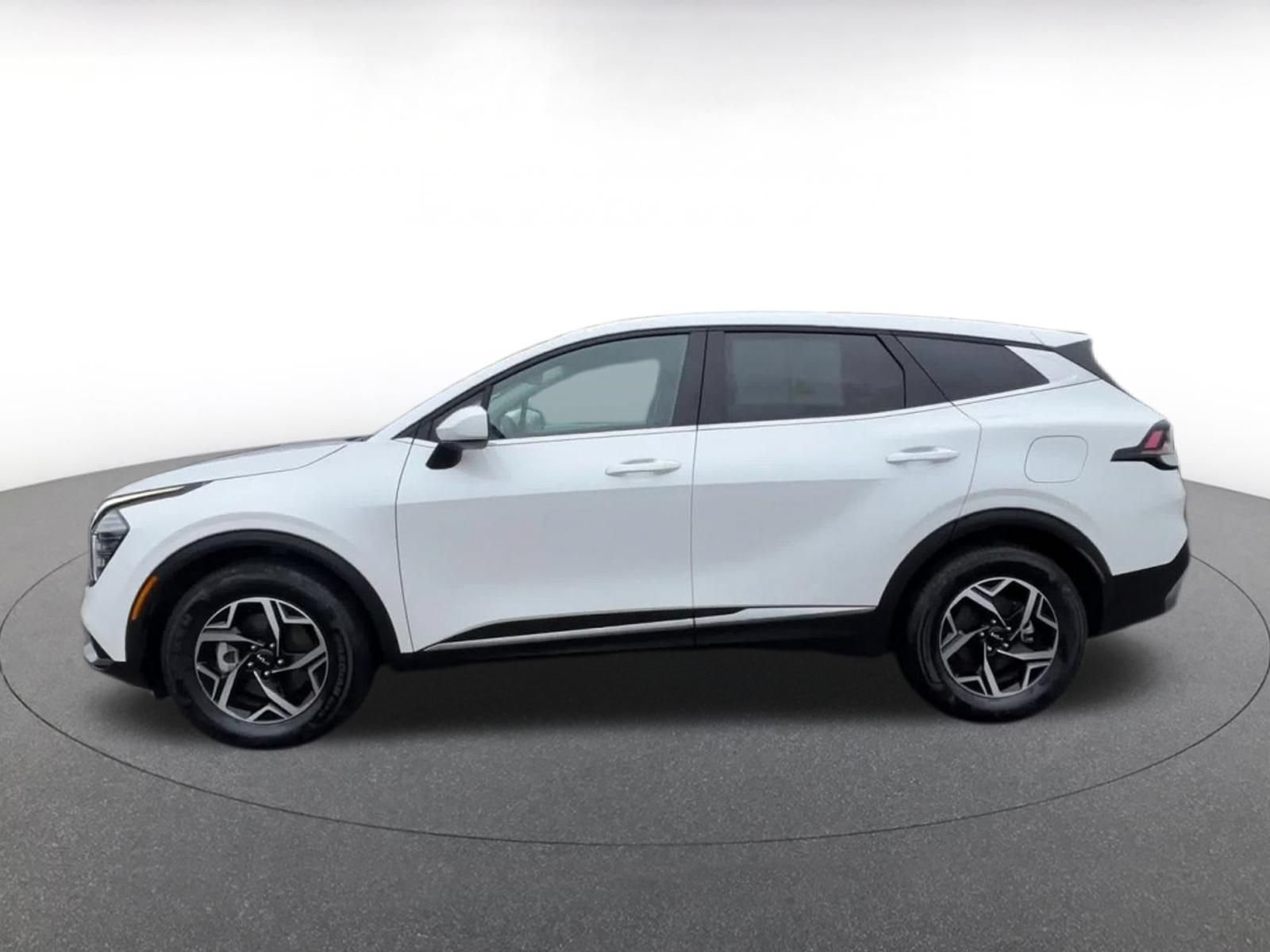 Used 2025 Kia Sportage LX FWD image 9