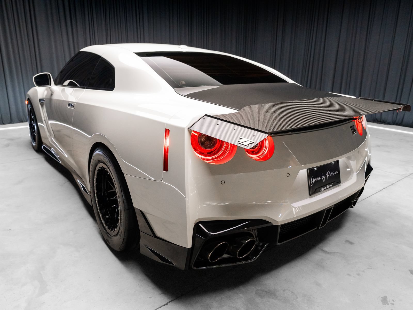 Used 2024 Nissan GT-R Premium w/ Premium Interior Package AWD/4WD image 17