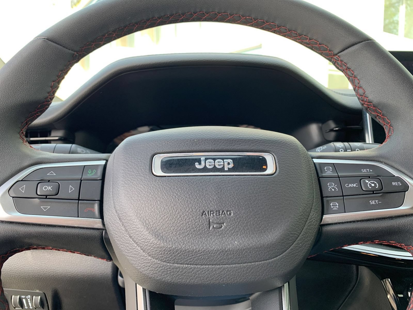 Used 2025 Jeep Compass Trailhawk AWD/4WD image 27