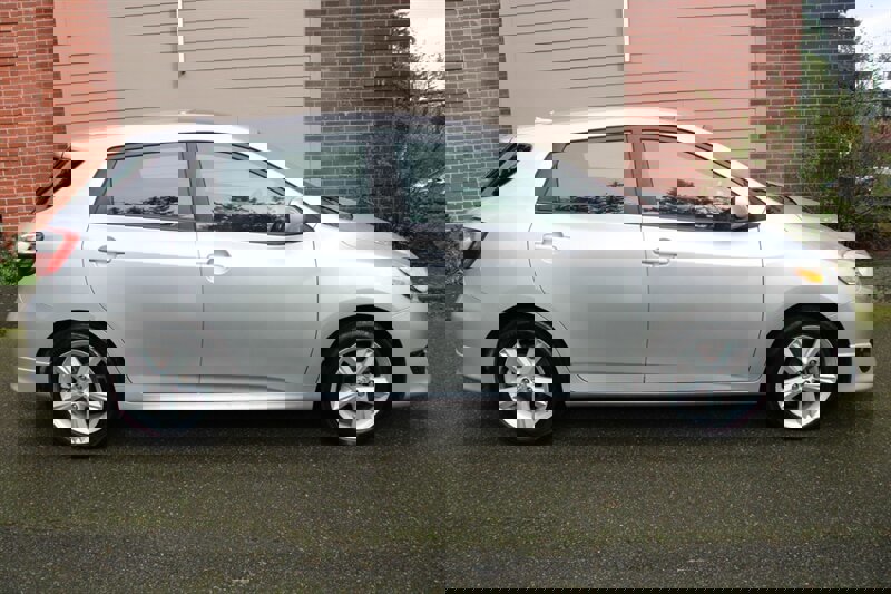 Used 2010 Toyota Matrix S image 11