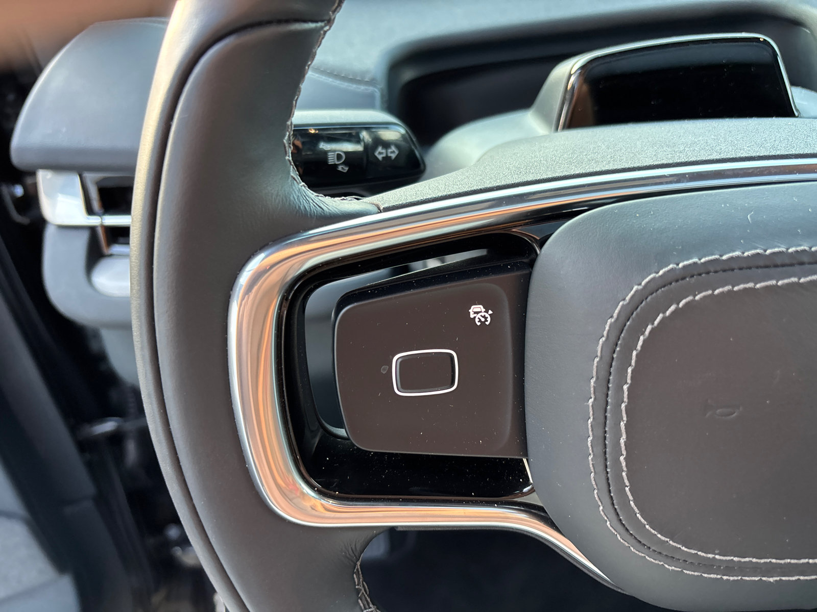 New 2026 Lincoln Navigator Reserve w/ Jet Appearance Package AWD/4WD image 16
