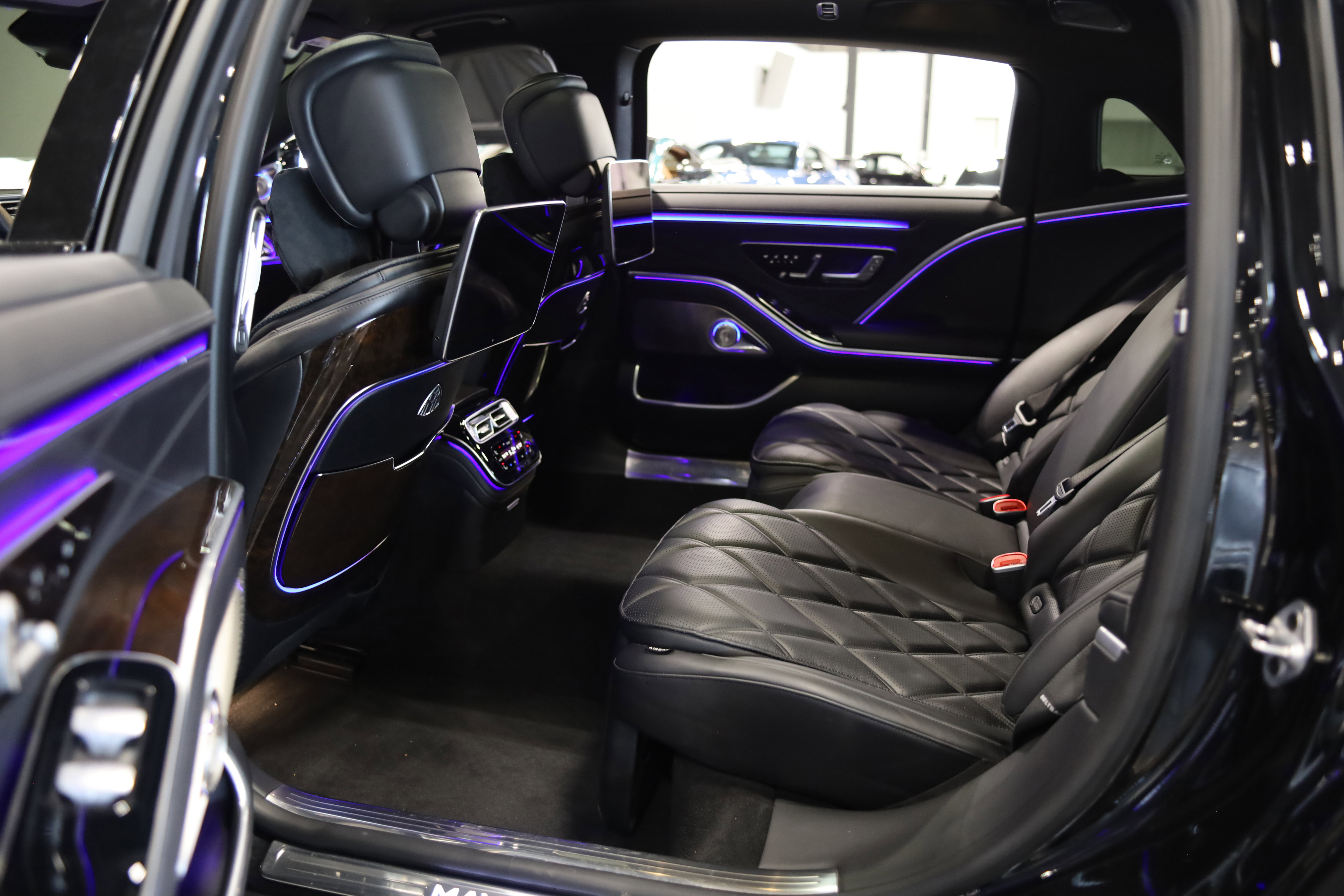 Used 2023 Mercedes-Benz Maybach S 680 4MATIC w/ Manufaktur Leather Package image 36