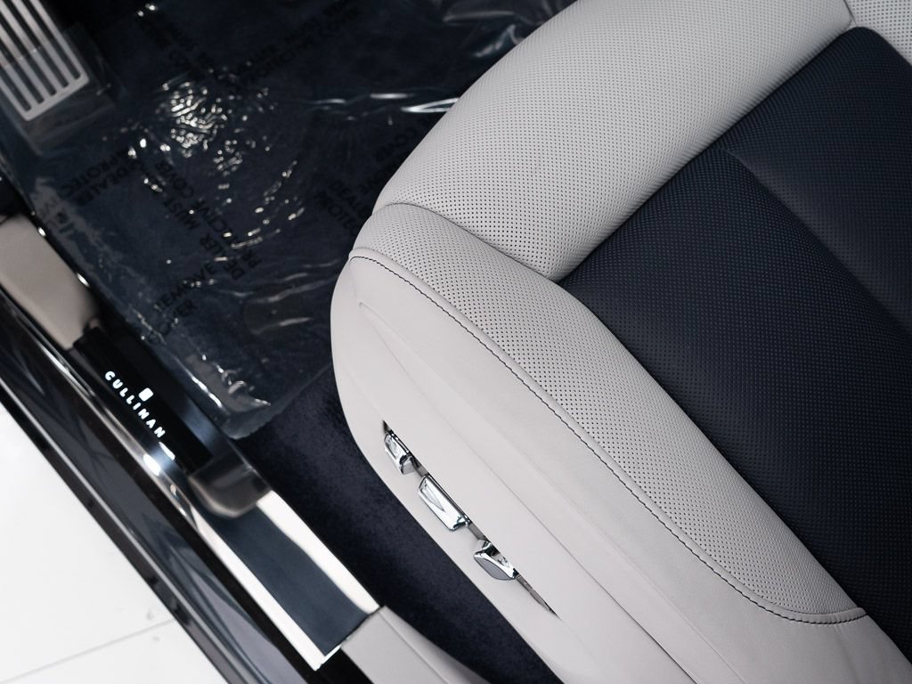 Used 2026 Rolls-Royce Cullinan AWD/4WD image 13