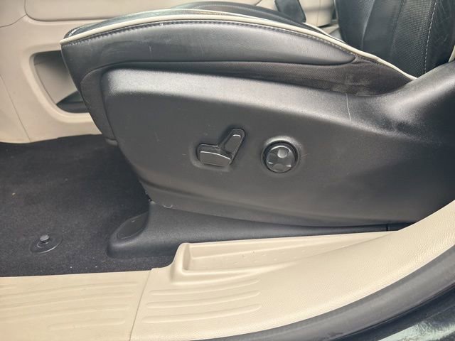 Used 2023 Chrysler Pacifica Limited image 11