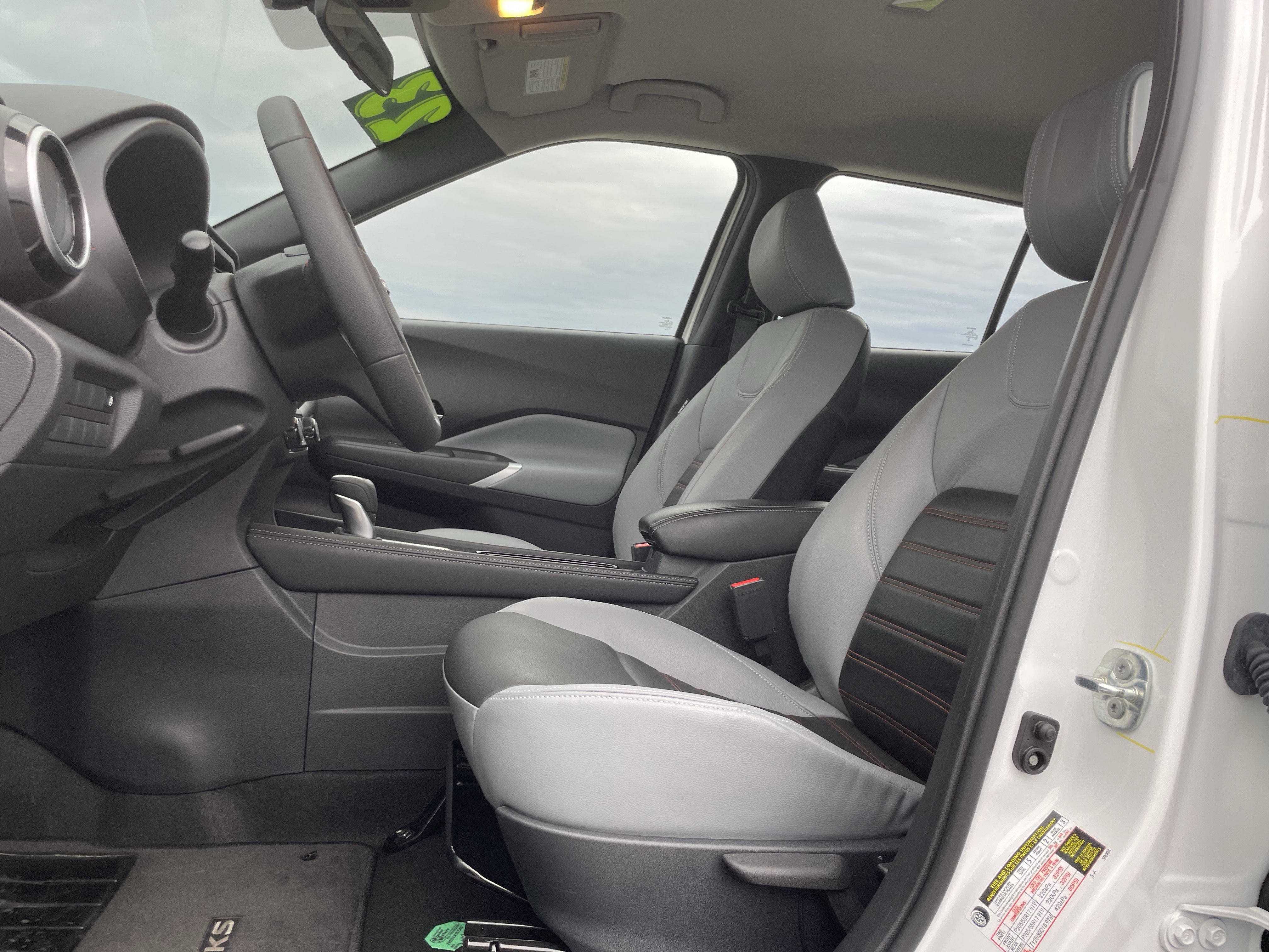 Used 2023 Nissan Kicks SR w/ SR Premium Package image 12