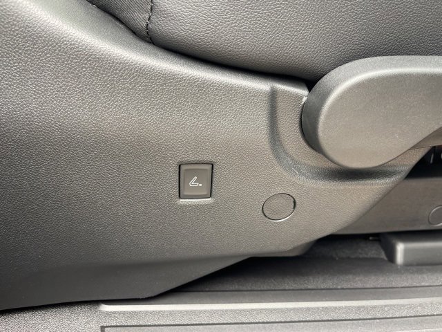 Certified 2025 Chevrolet Traverse RS w/ LPO, Floor Liner Package image 39