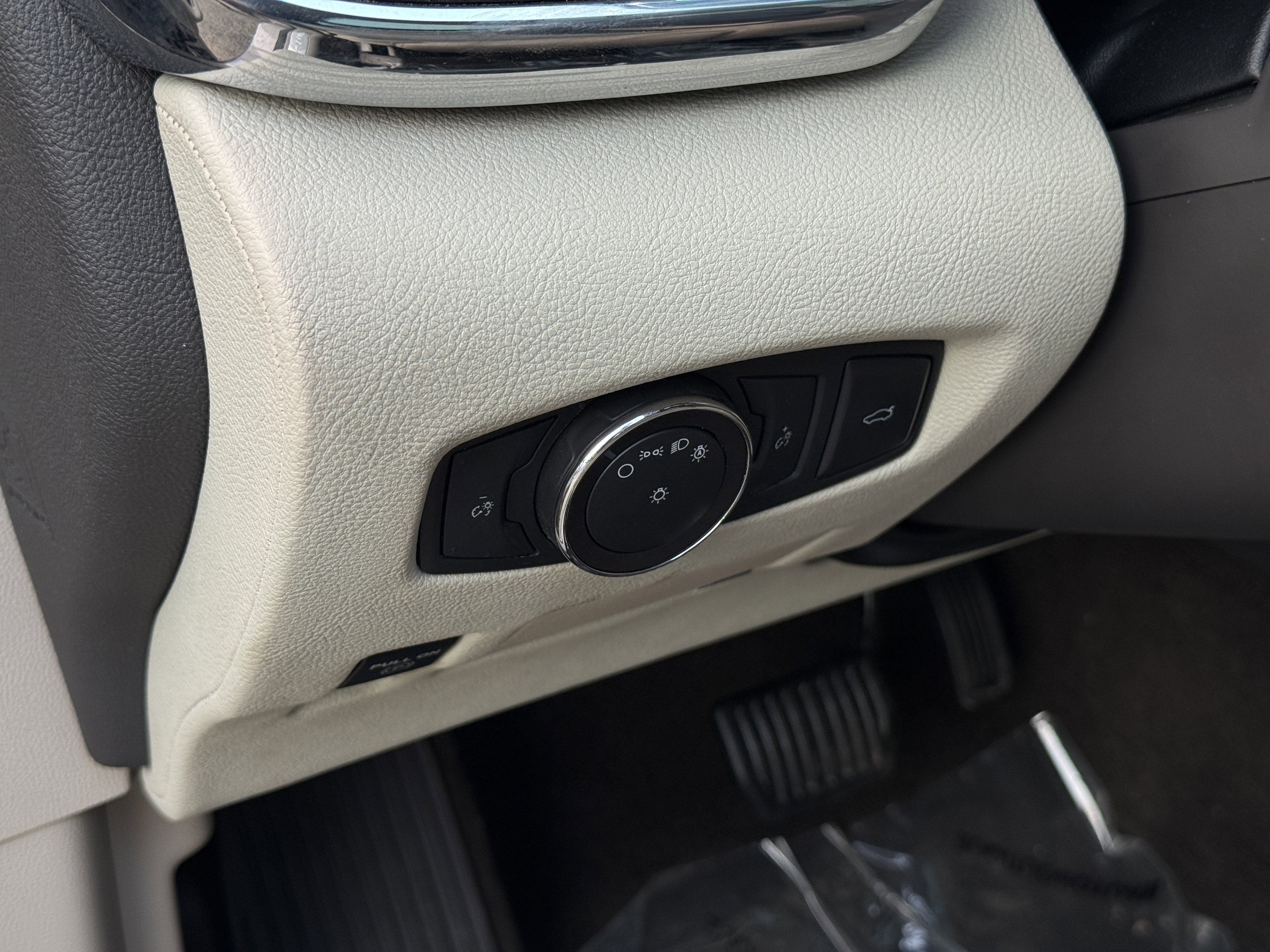 Used 2019 Lincoln Continental Select w/ Continental Climate Package image 28