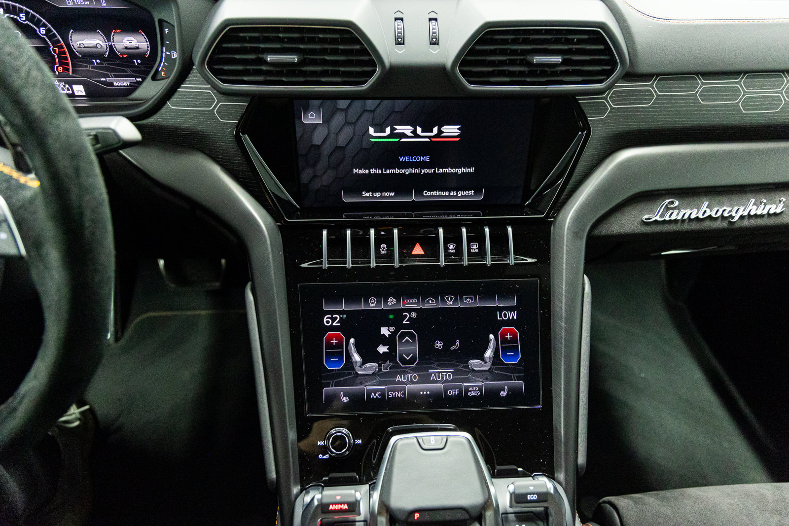 Used 2022 Lamborghini Urus AWD/4WD image 38