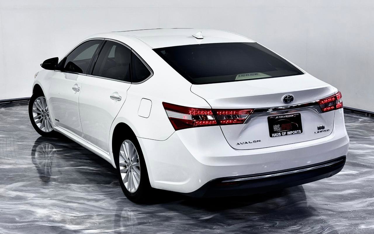 Used 2013 Toyota Avalon Limited w/ Technology Pkg FWD image 12