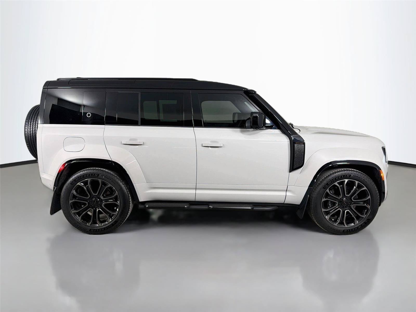 New 2026 Land Rover Defender 110 OCTA AWD/4WD image 4