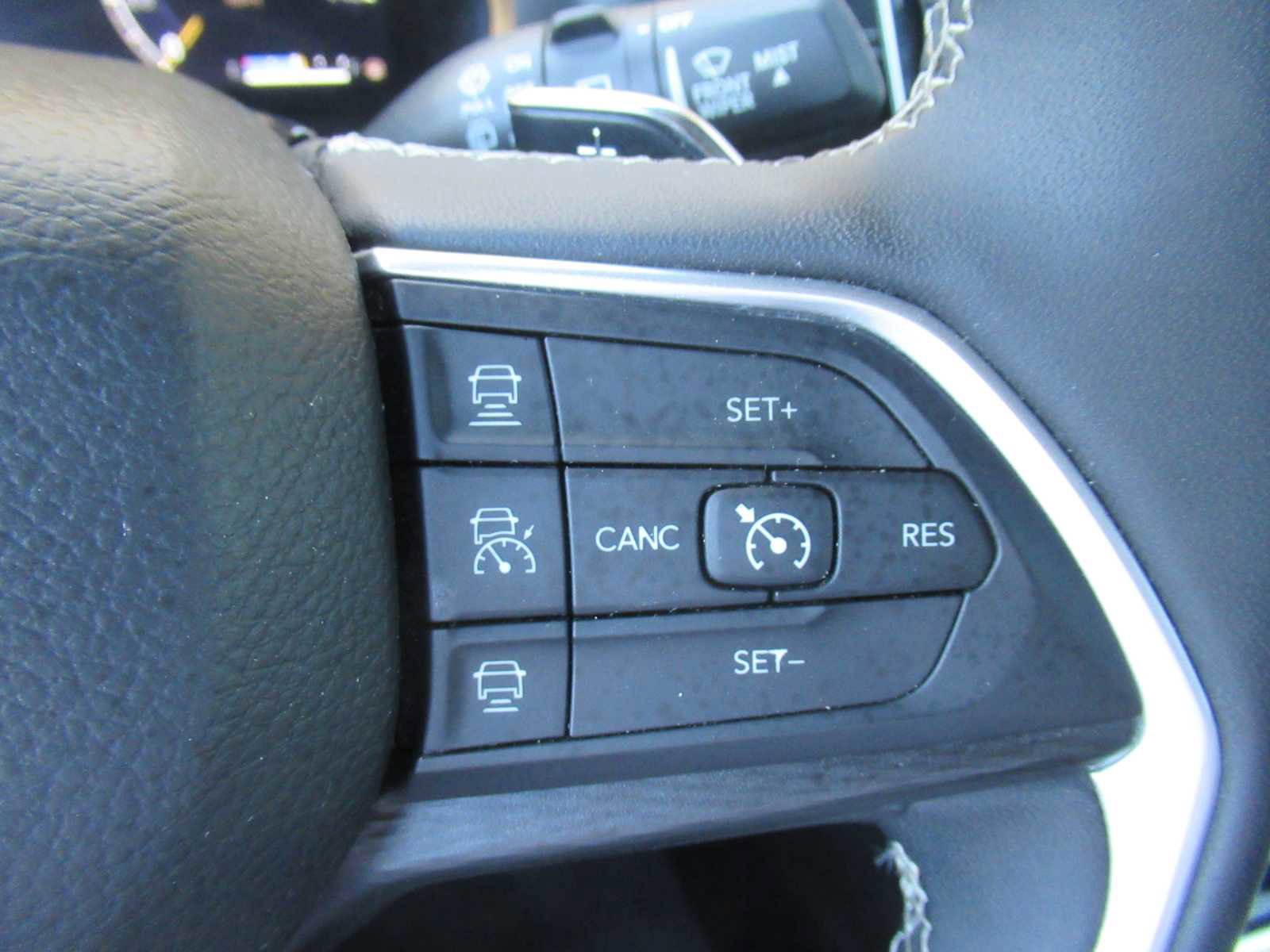 Used 2023 Jeep Grand Cherokee L Laredo image 22