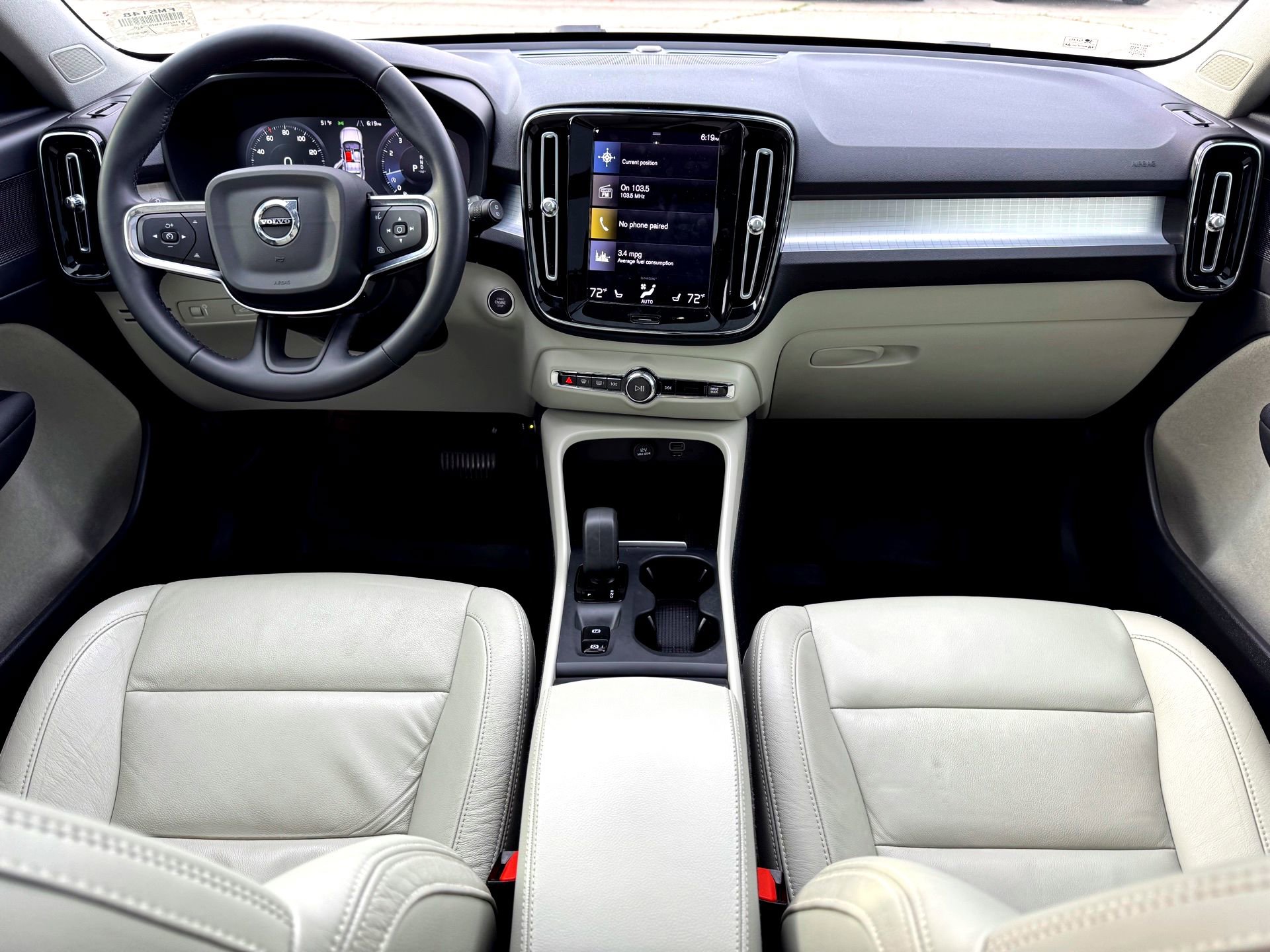 Used 2022 Volvo XC40 T5 Momentum w/ Premium Package image 20