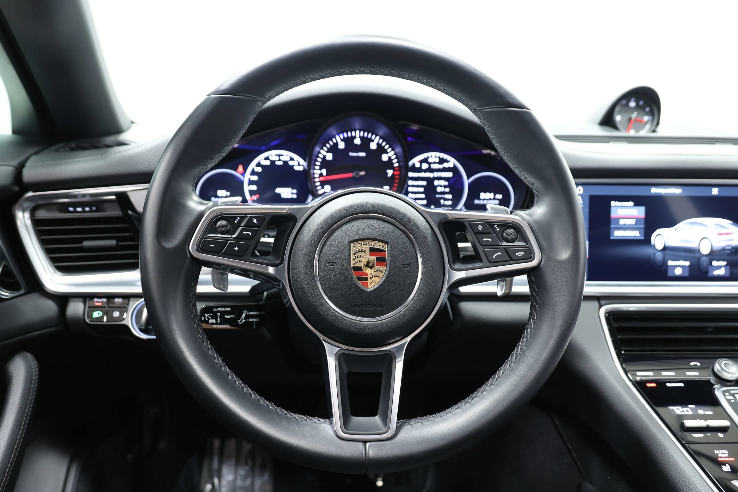 Used 2020 Porsche Panamera AWD/4WD image 24