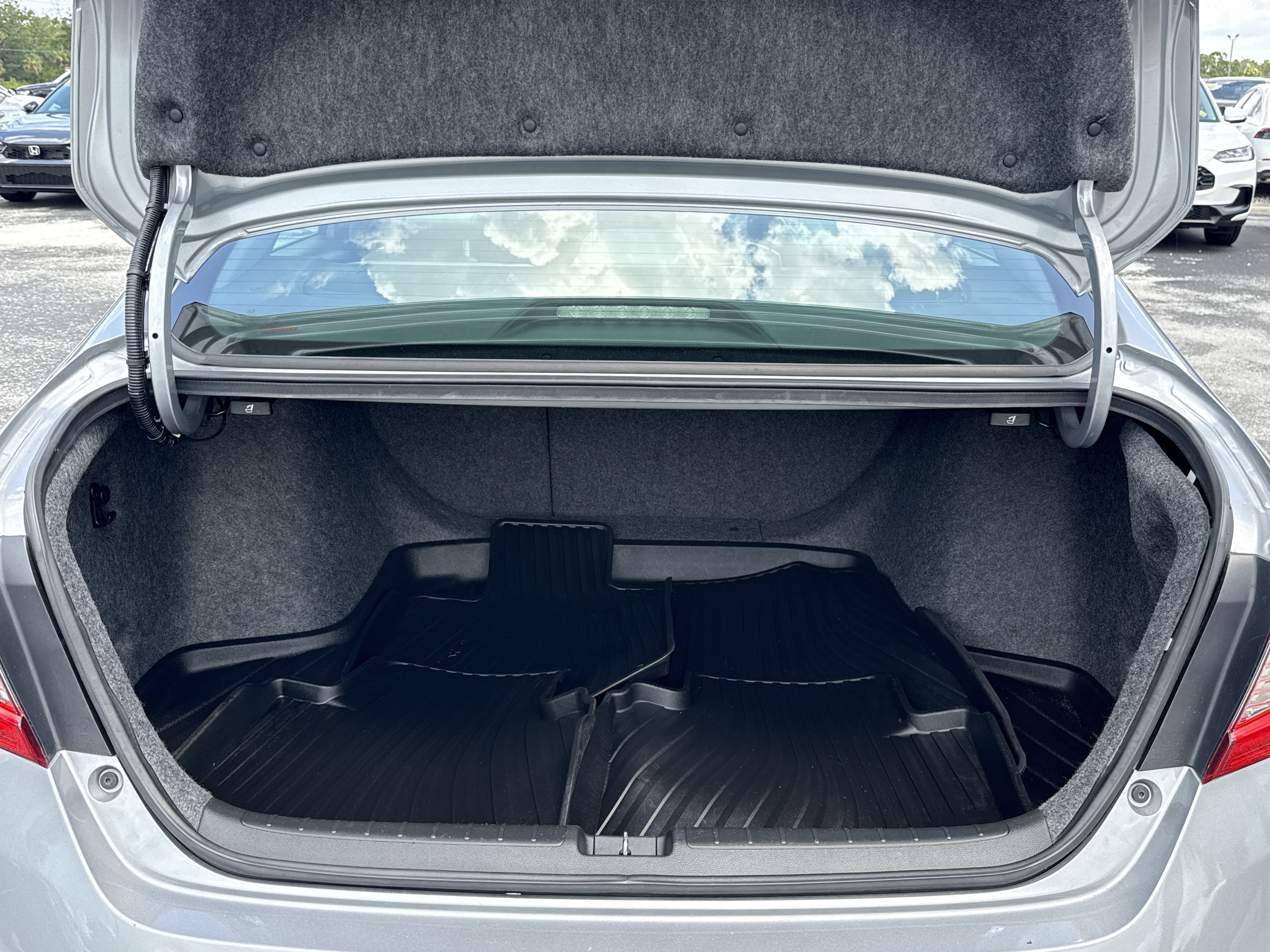 Certified 2019 Honda Accord EX image 17