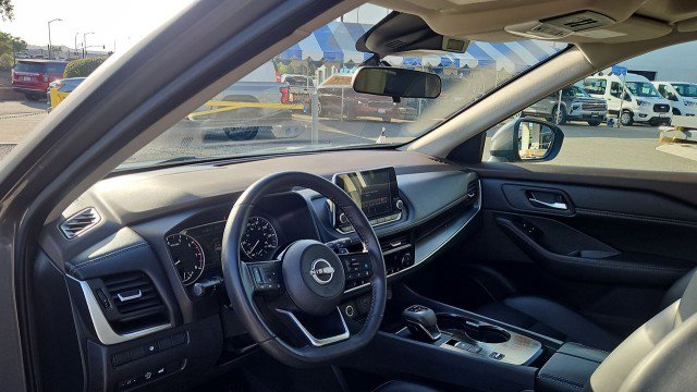 Used 2023 Nissan Rogue SV w/ SV Premium B Package FWD image 10