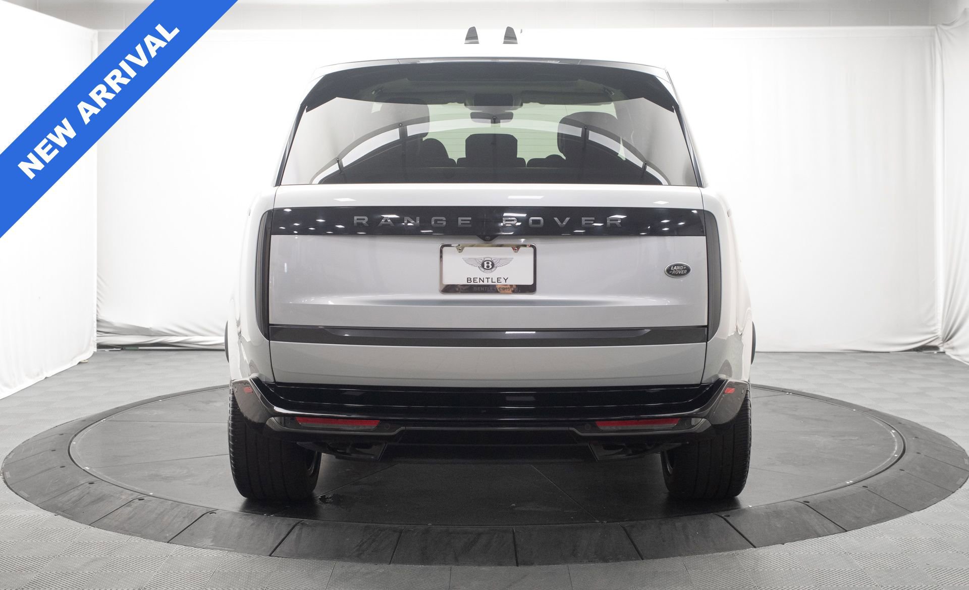 Used 2023 Land Rover Range Rover SE image 4
