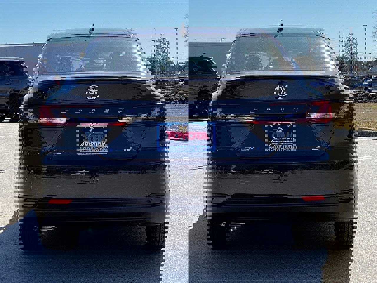 Used 2025 Toyota Camry LE image 5