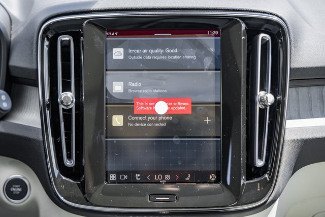 Certified 2025 Volvo XC40 B5 Plus w/ Protection Package Premier image 20