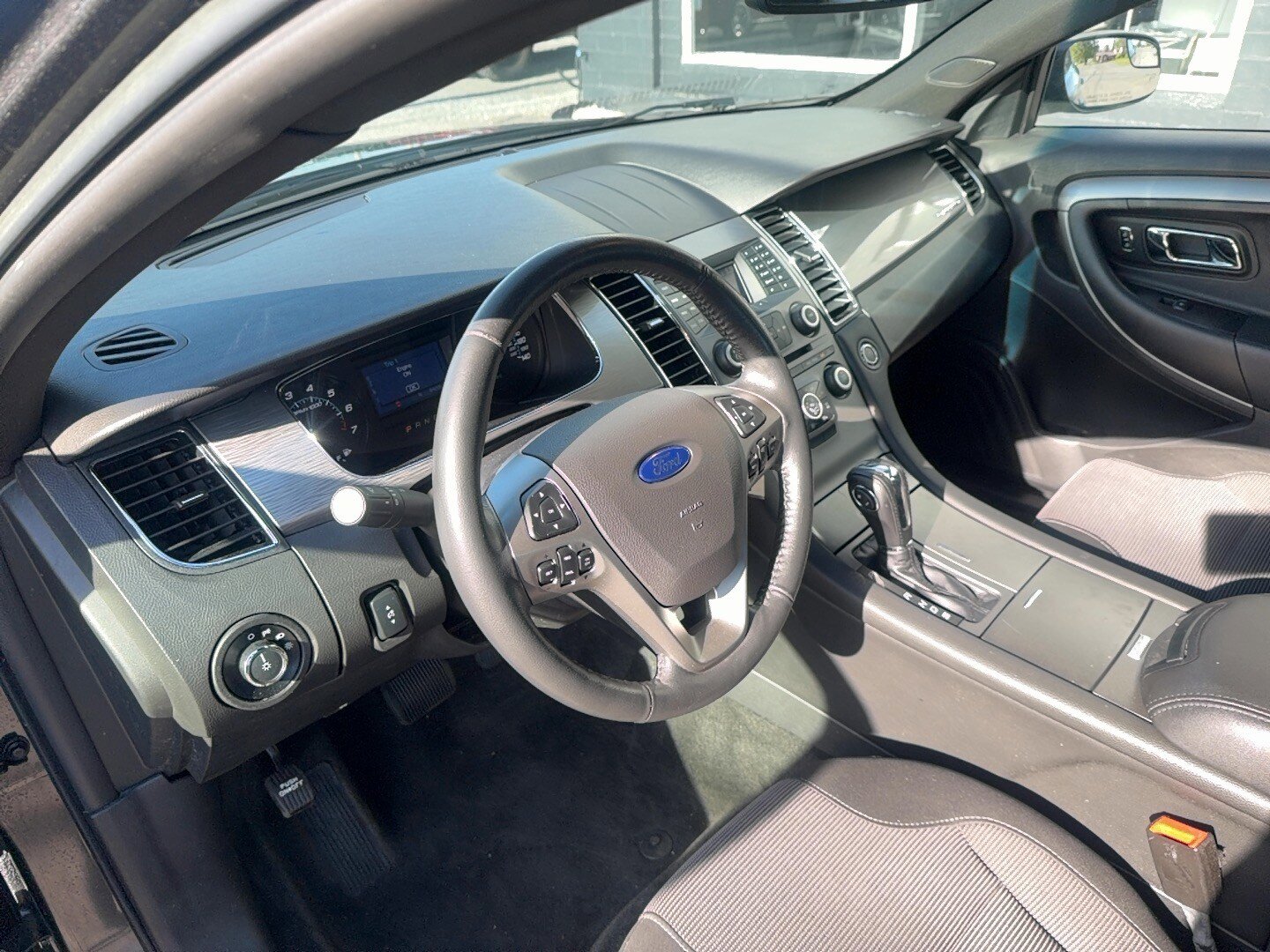 Used 2017 Ford Taurus SEL FWD image 11