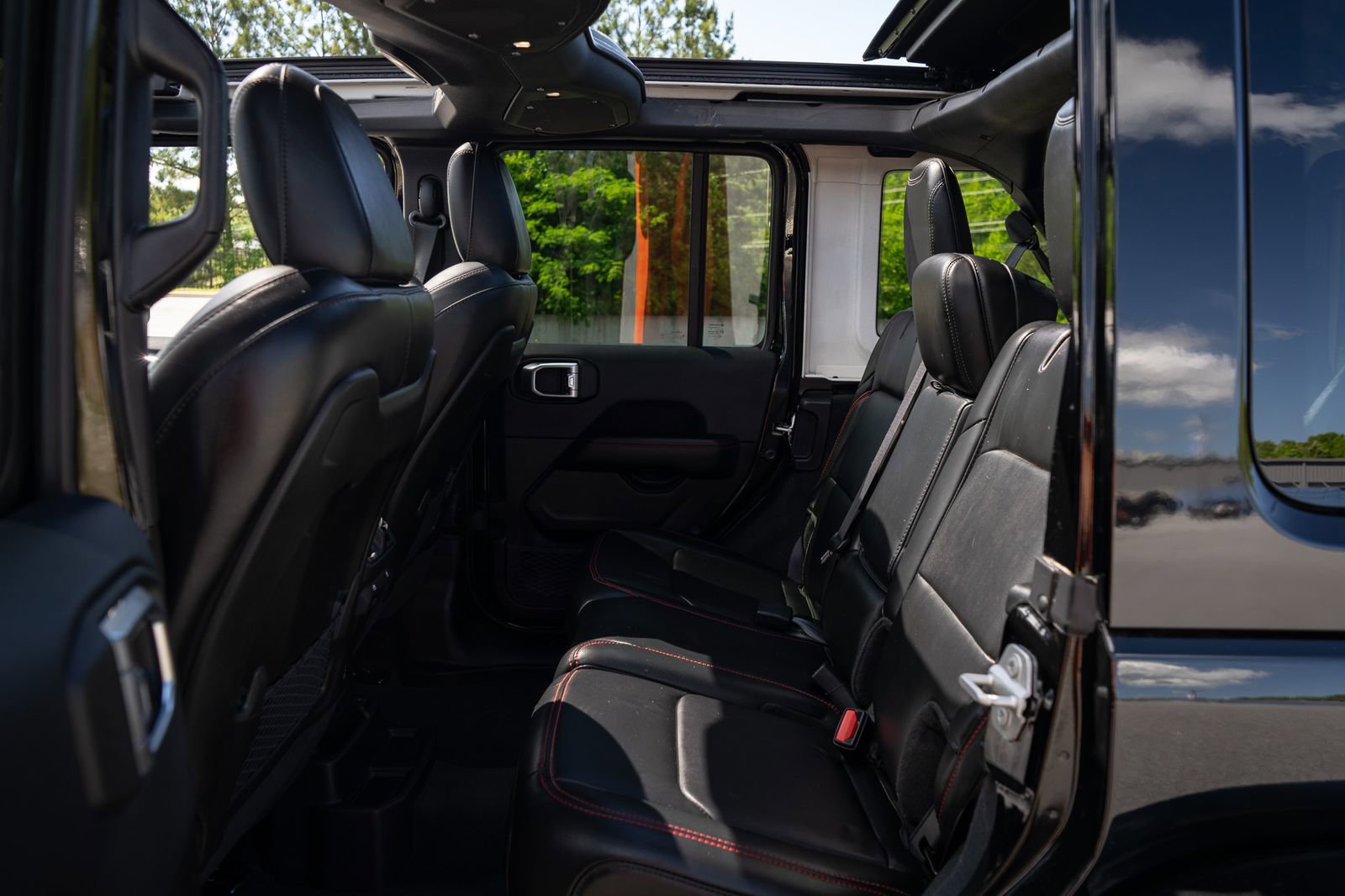 Used 2024 Jeep Wrangler Unlimited Rubicon AWD/4WD image 19