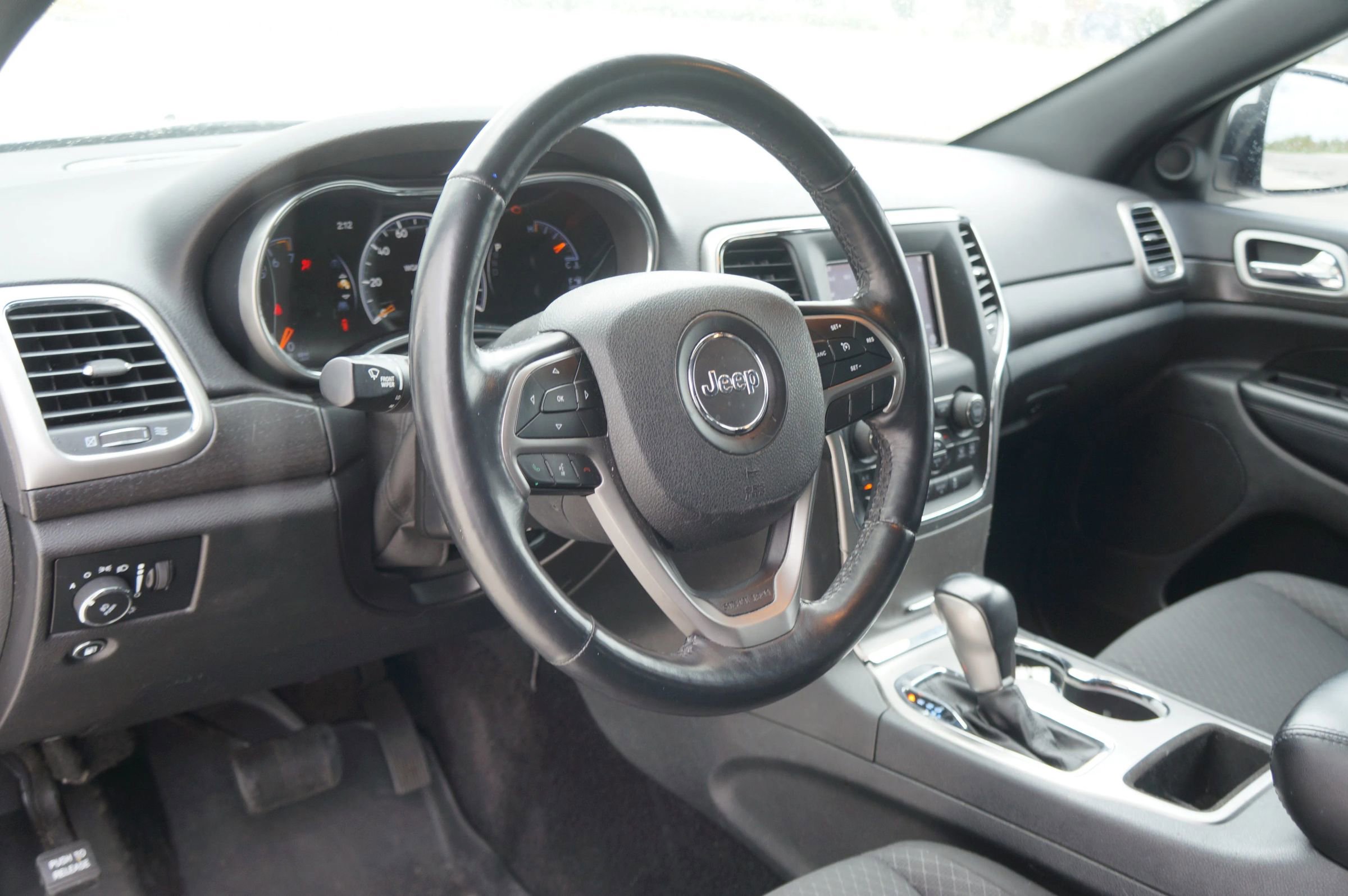 Used 2018 Jeep Grand Cherokee Laredo image 23