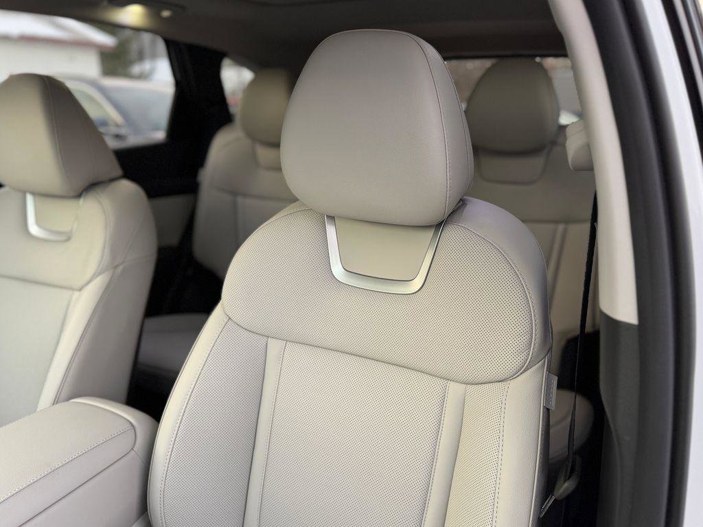 New 2026 Hyundai Tucson Limited image 11