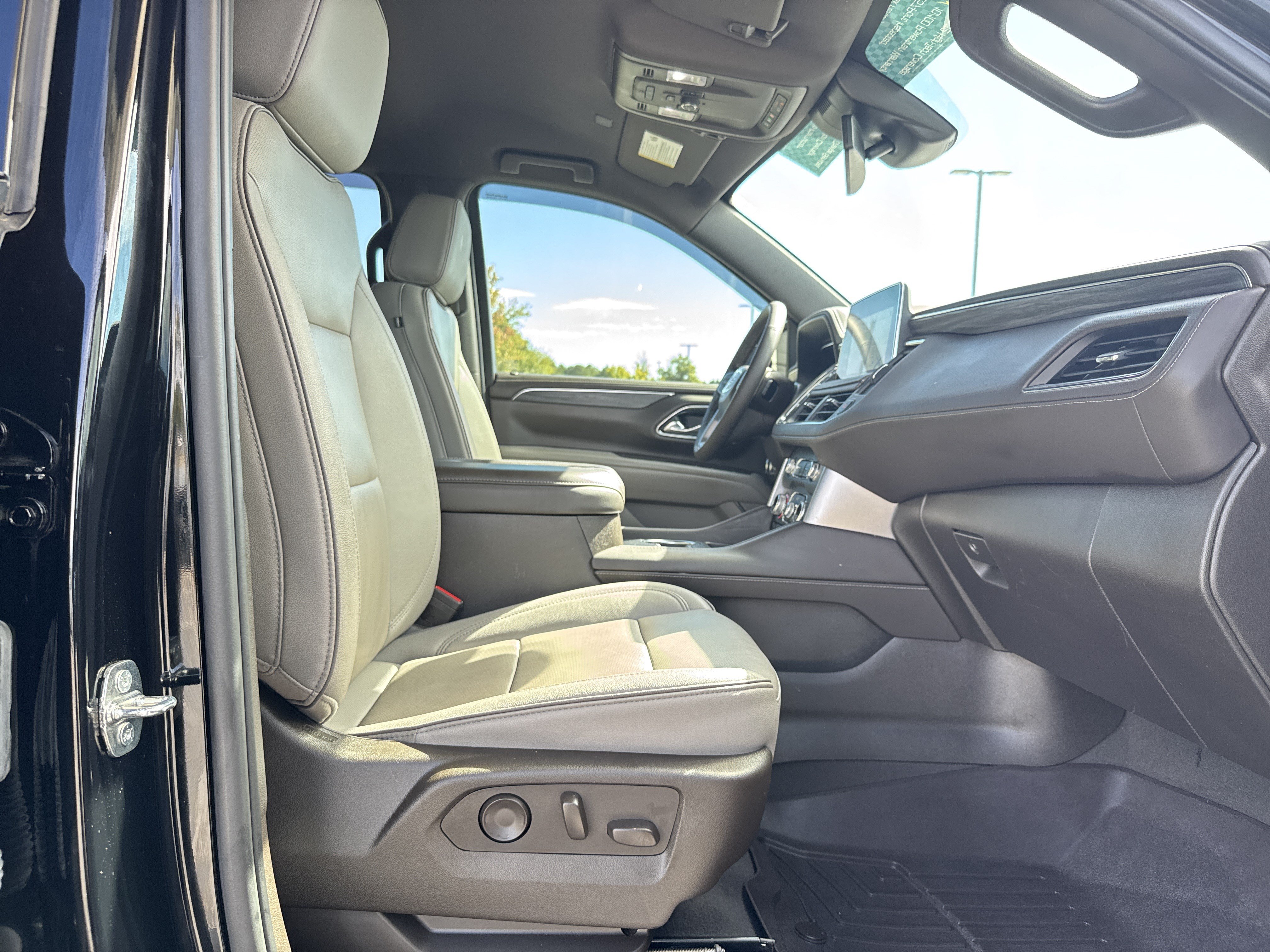 Used 2024 GMC Yukon XL SLT w/ SLT Luxury Package RWD image 37