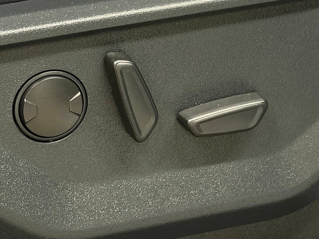 Used 2025 Ford F150 Lariat AWD/4WD image 27