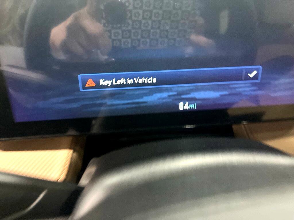 Used 2025 Chevrolet Equinox ACTIV w/ Safety and Technology Package image 2