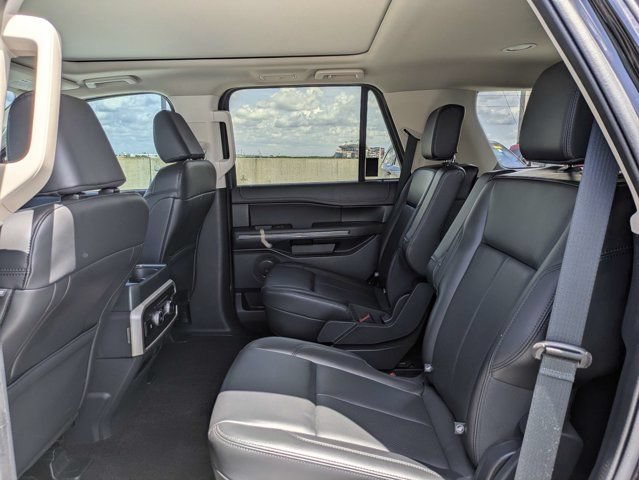 Used 2022 Ford Expedition XLT RWD image 14