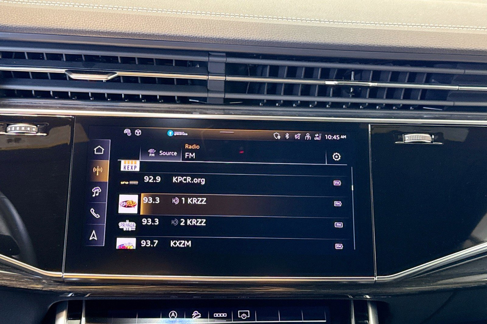 Used 2025 Audi Q8 Premium w/ Black Optic Package image 15