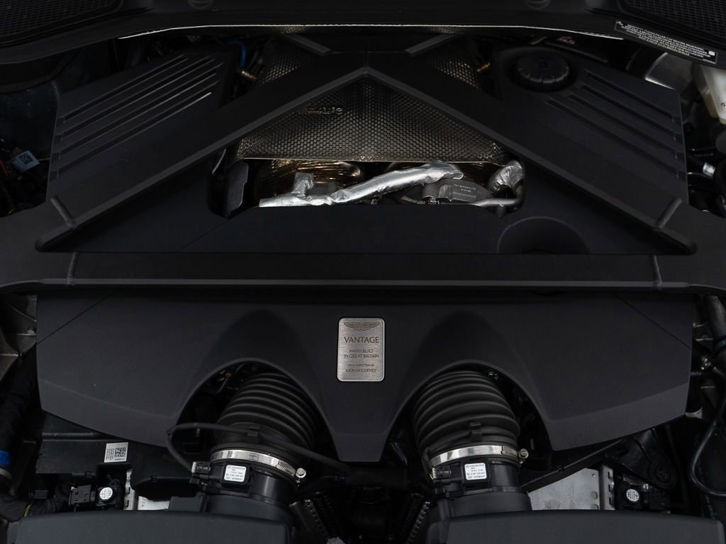 Used 2025 Aston Martin V8 Vantage Coupe image 39