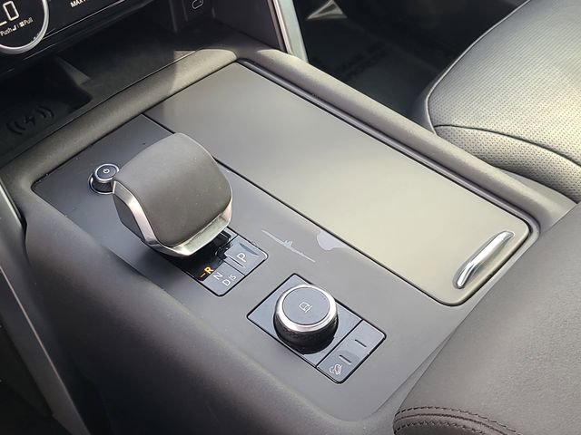 Used 2024 Land Rover Discovery S AWD/4WD image 6