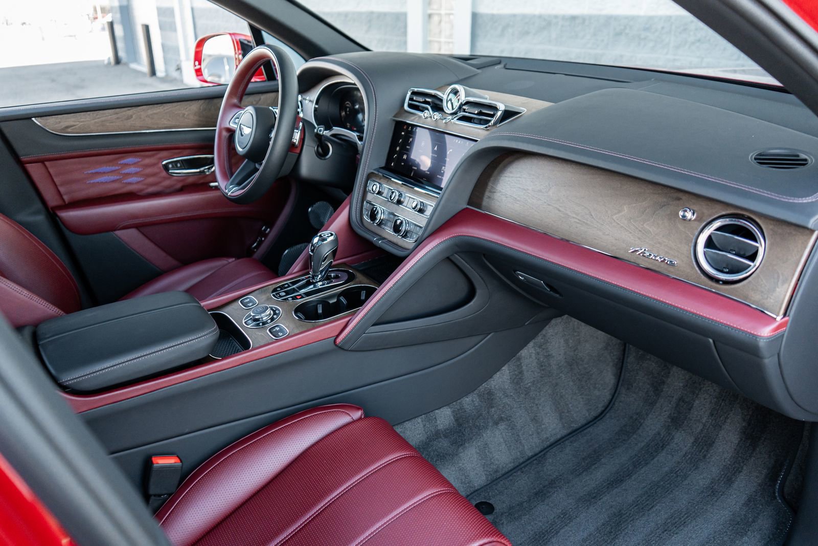Certified 2024 Bentley Bentayga Extended Wheelbase image 2
