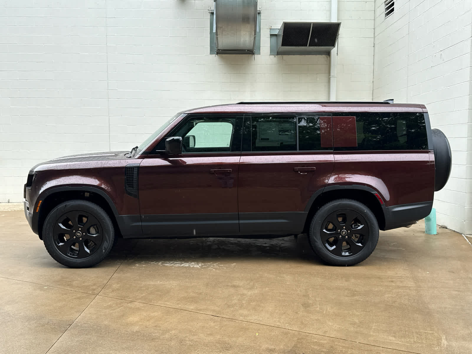 Used 2025 Land Rover Defender 130 S image 5