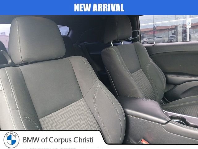 Used 2016 Dodge Challenger SXT RWD image 11