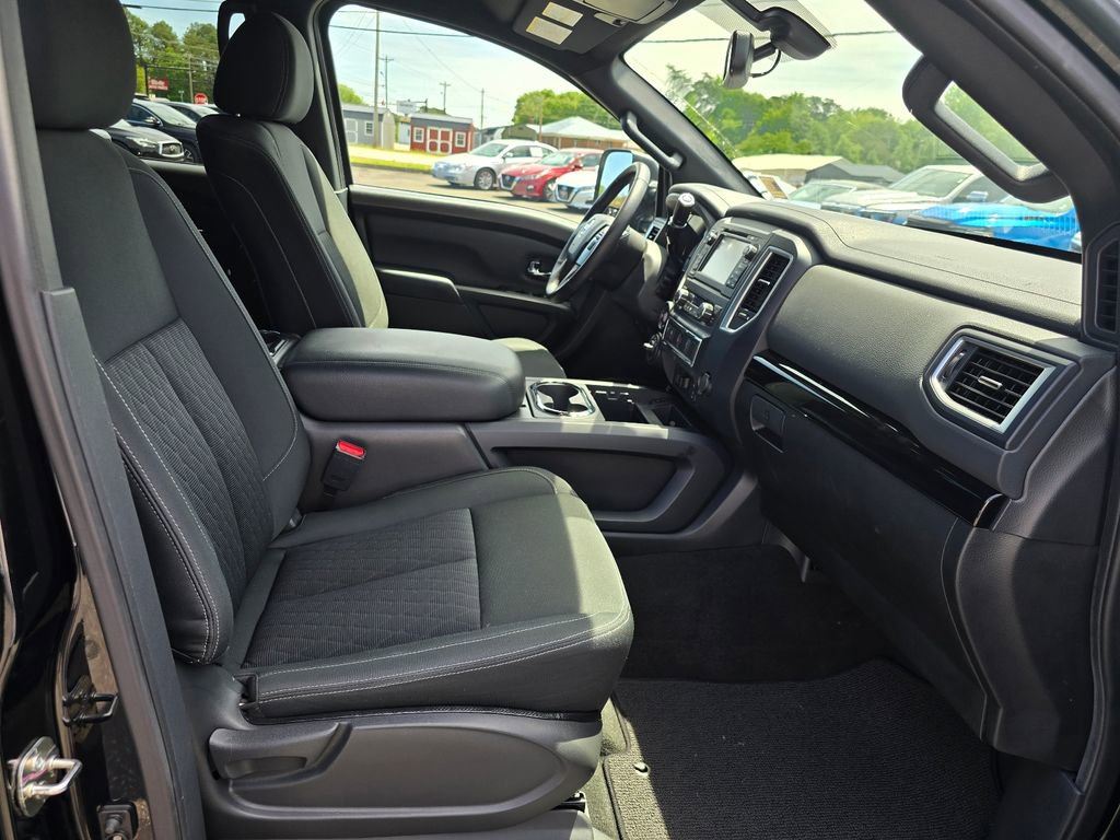 Used 2018 Nissan Titan SV w/ SV Convenience Package AWD/4WD image 12