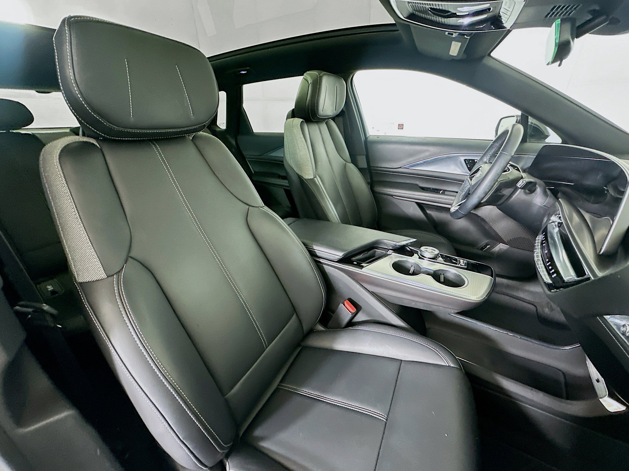 Used 2024 Cadillac Lyriq Tech w/ Driver Assist Package RWD image 33