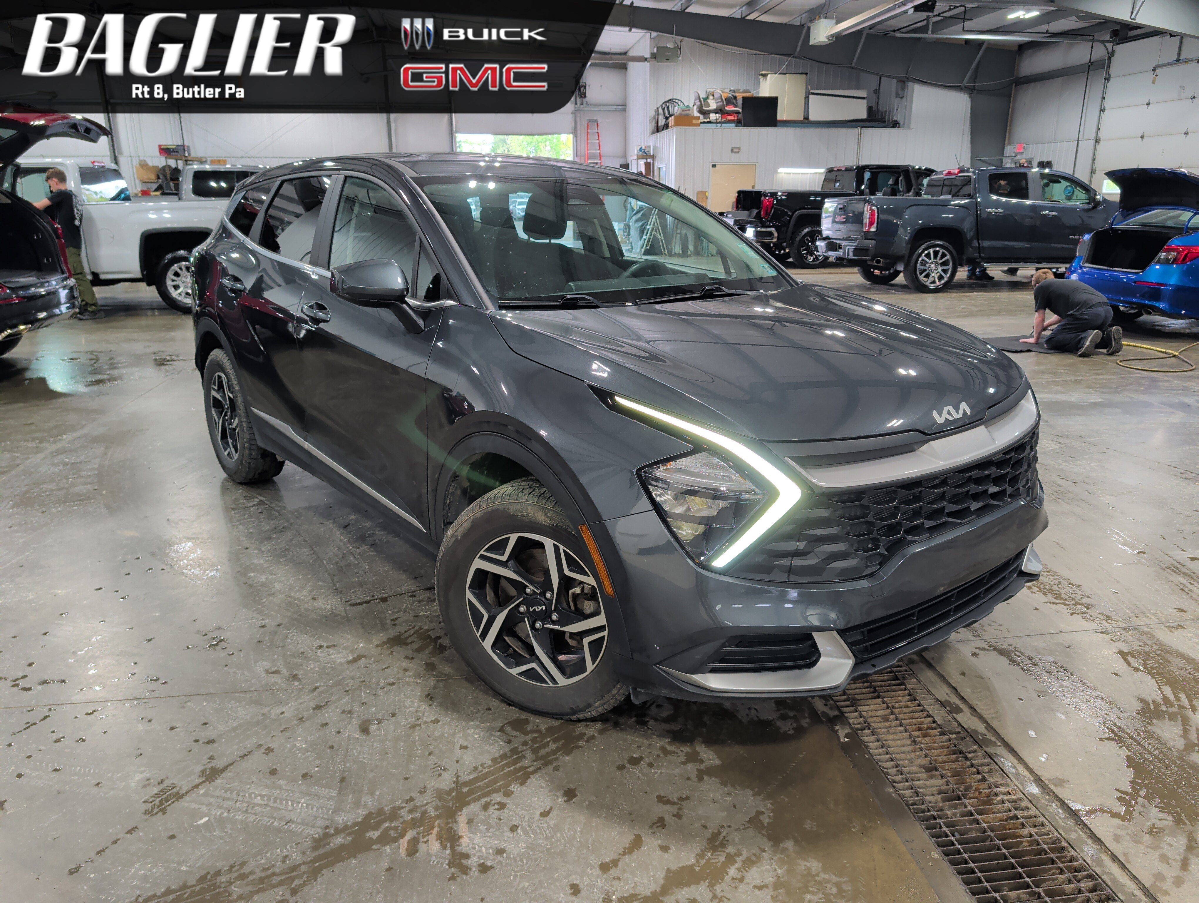 Used 2023 Kia Sportage LX AWD/4WD image 1