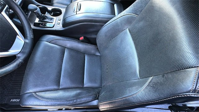 Used 2017 Toyota Highlander Limited image 25