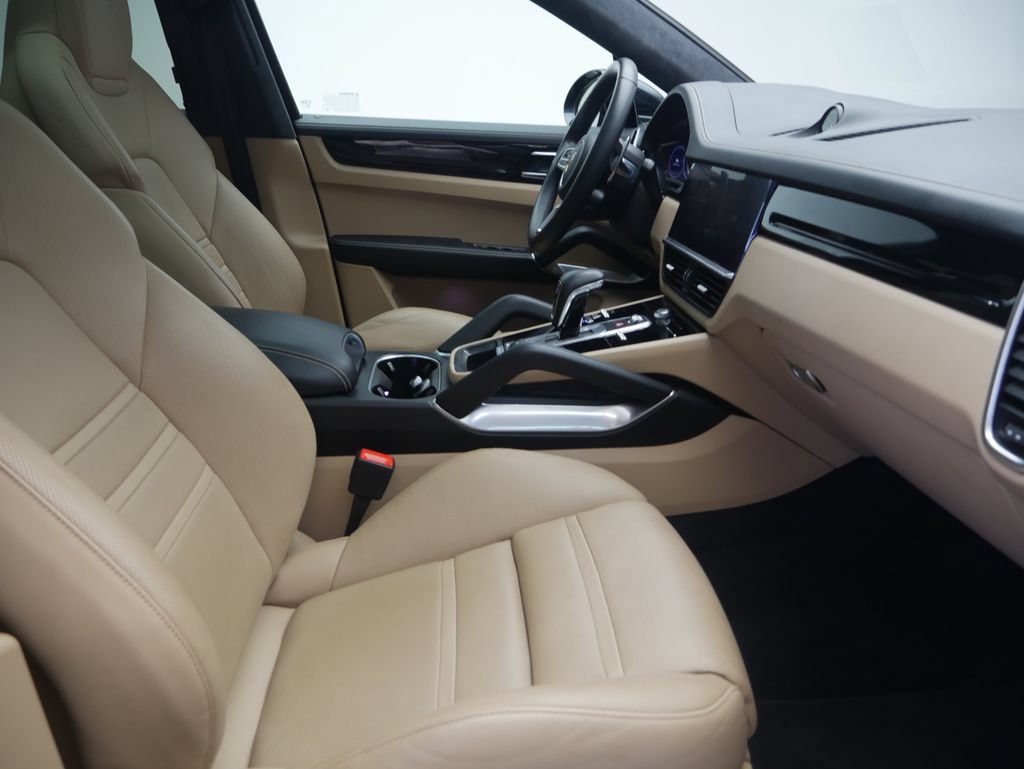 Certified 2023 Porsche Cayenne Turbo AWD/4WD image 24