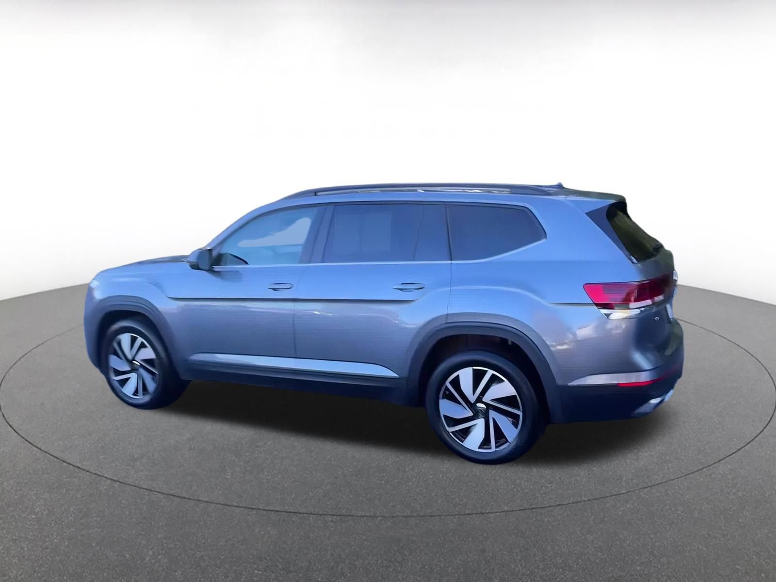 Used 2025 Volkswagen Atlas SE image 10