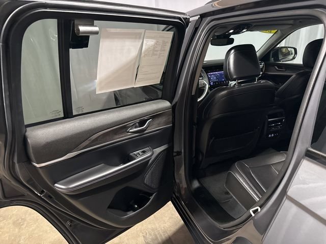 Used 2024 Jeep Grand Cherokee Limited AWD/4WD image 27