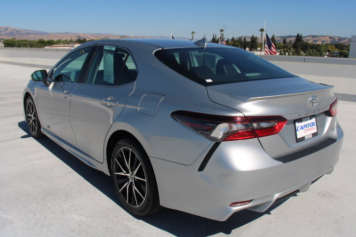 Used 2023 Toyota Camry SE FWD image 5