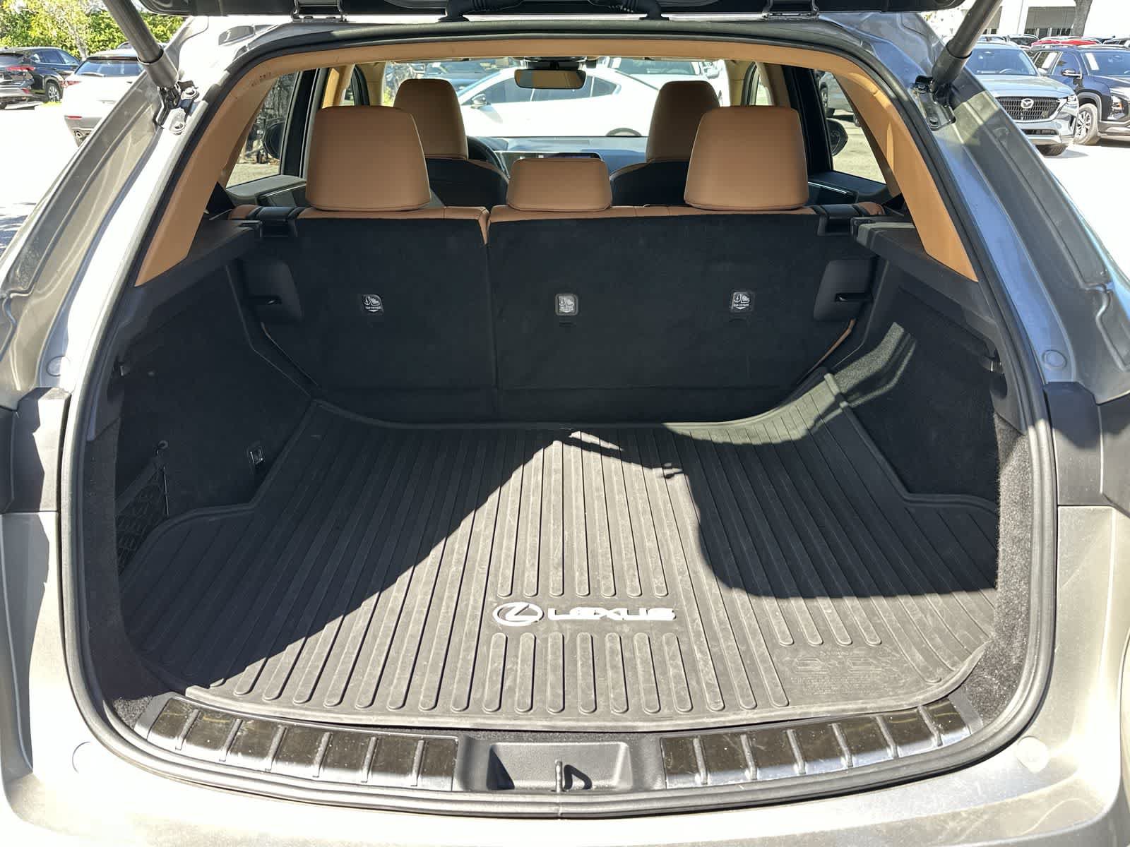 Used 2025 Lexus NX 250 FWD w/ Towing Package (2000 Lbs) image 17