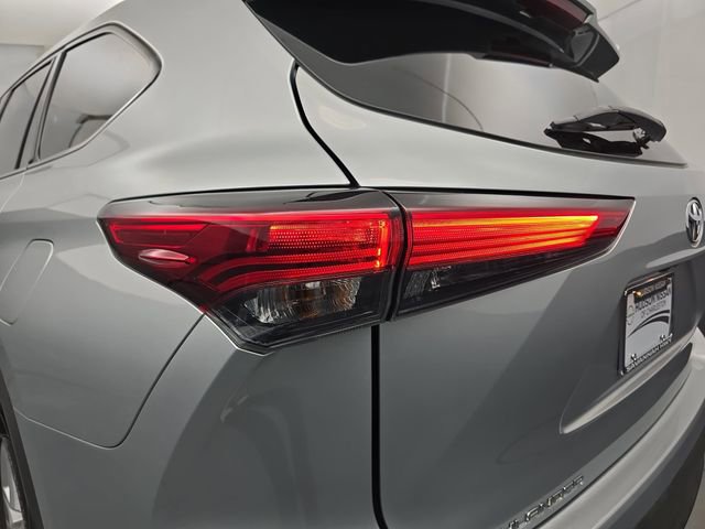 Used 2022 Toyota Highlander L image 16