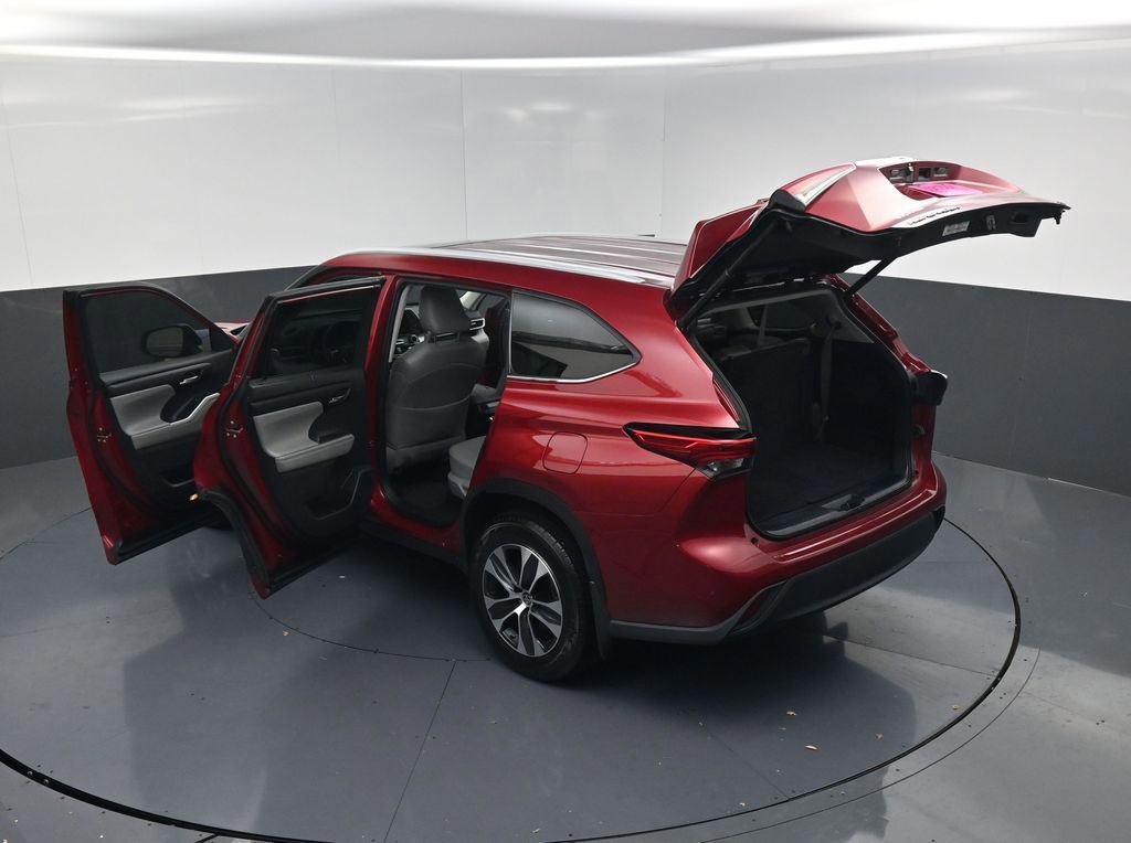 Used 2023 Toyota Highlander XLE image 19