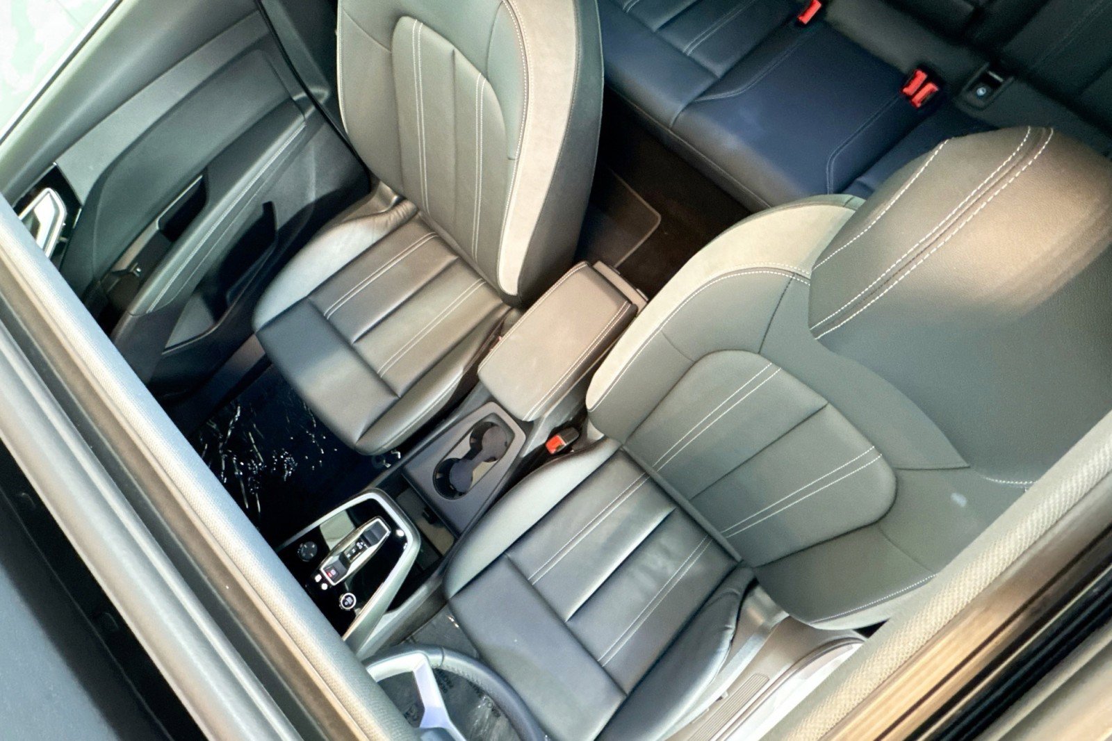 Used 2025 Audi Q4 e-tron Premium w/ Convenience Package image 20