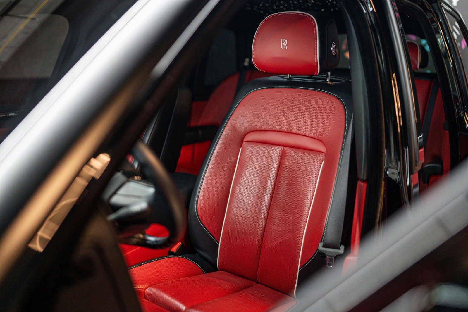 Used 2022 Rolls-Royce Cullinan Black Badge image 8