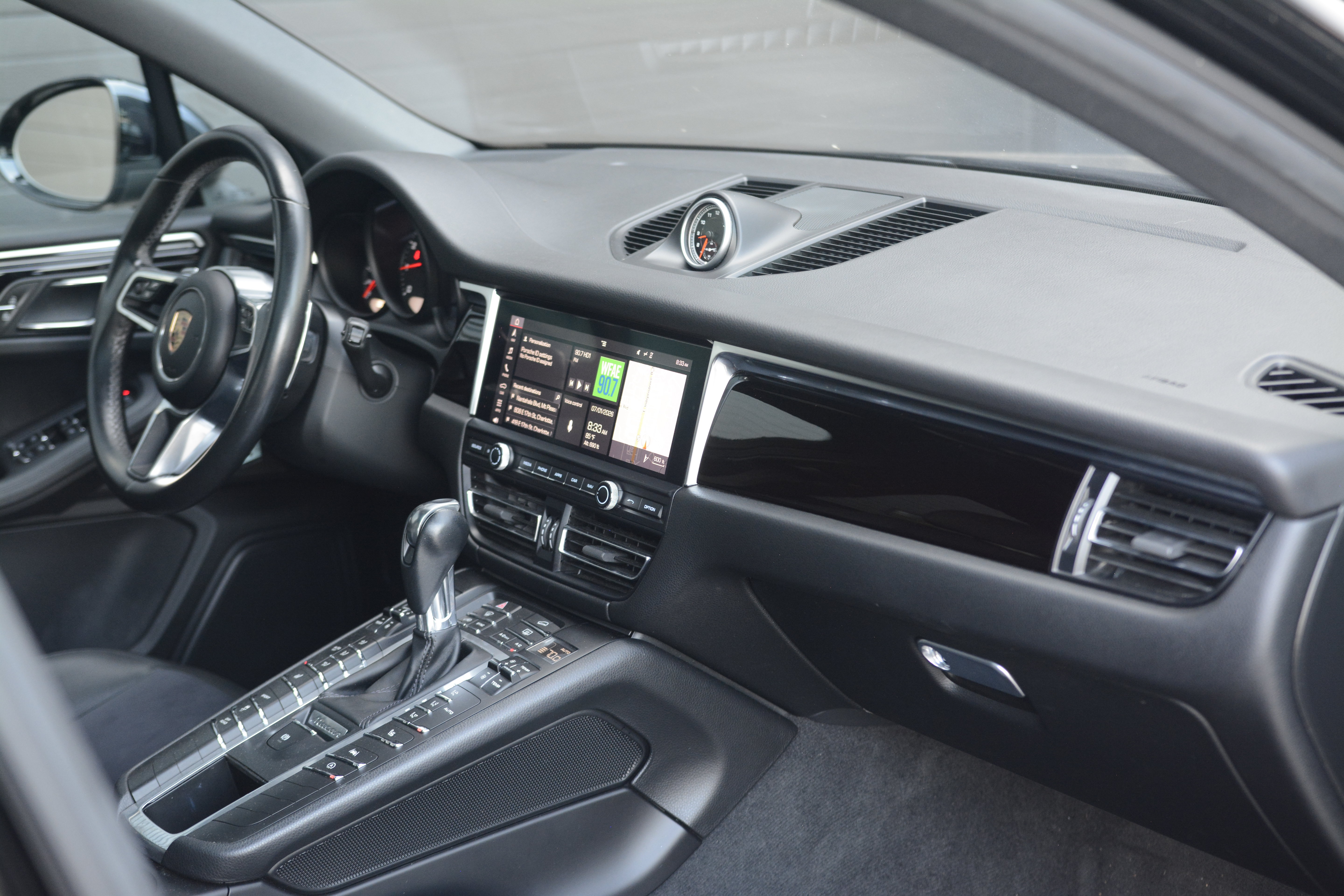 Certified 2019 Porsche Macan AWD/4WD image 28